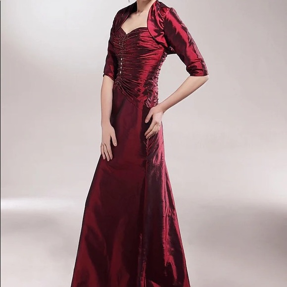 Sweetheart Taffeta Red Gown (prom, wedding, evening, formal event) - Picture 6 of 8